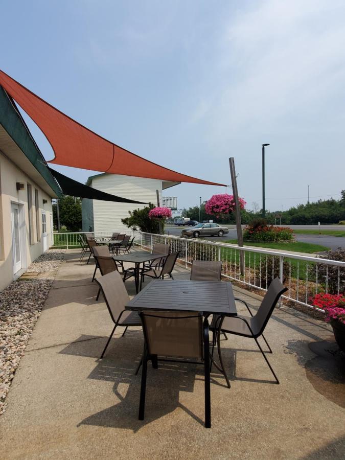 Voyager Inn Saint Ignace Exteriér fotografie