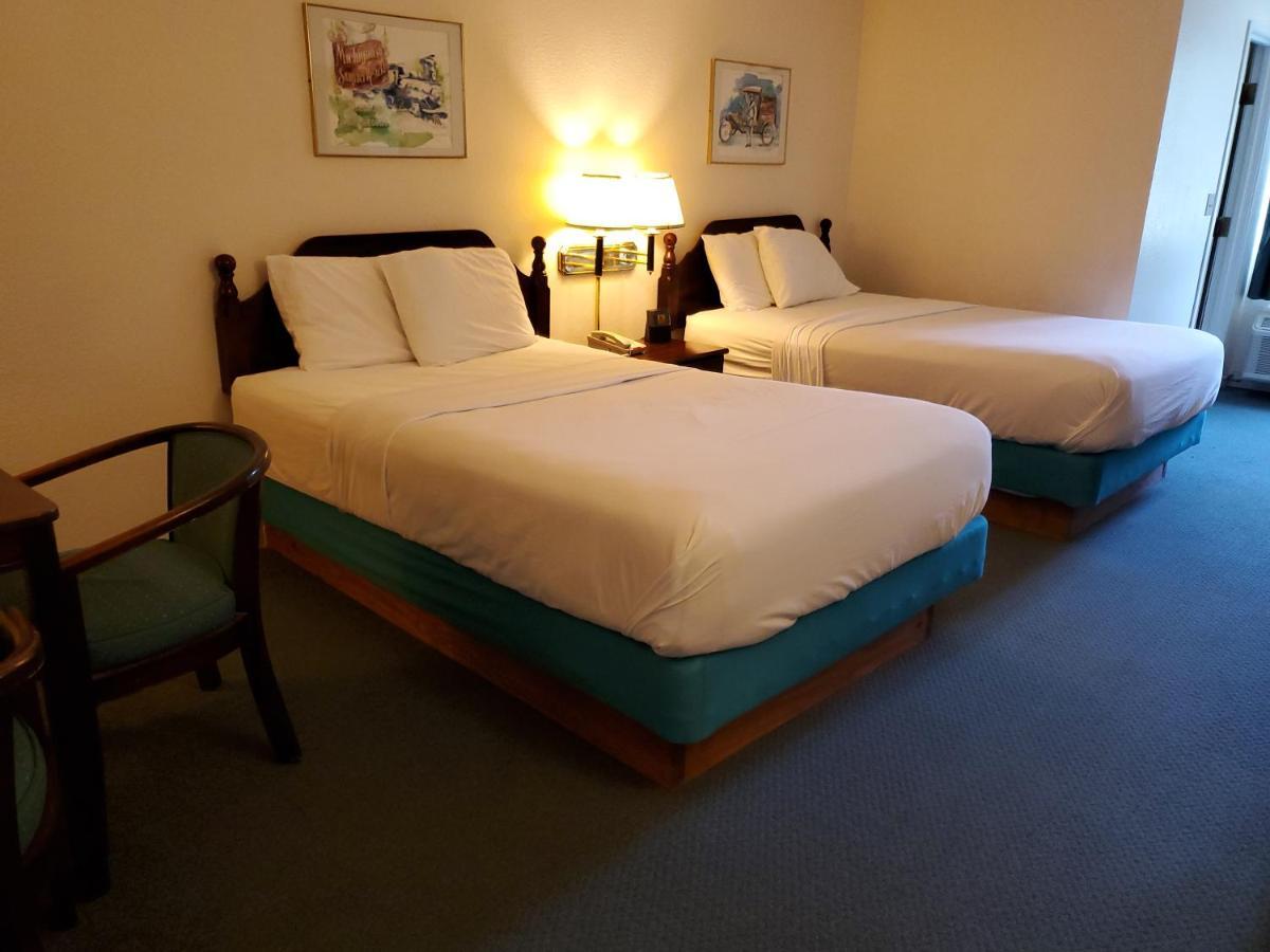 Voyager Inn Saint Ignace Exteriér fotografie