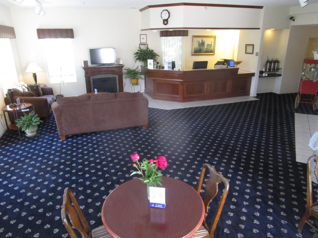 Voyager Inn Saint Ignace Exteriér fotografie