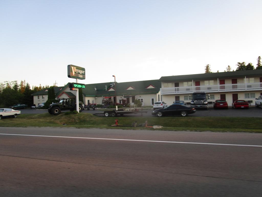 Voyager Inn Saint Ignace Exteriér fotografie