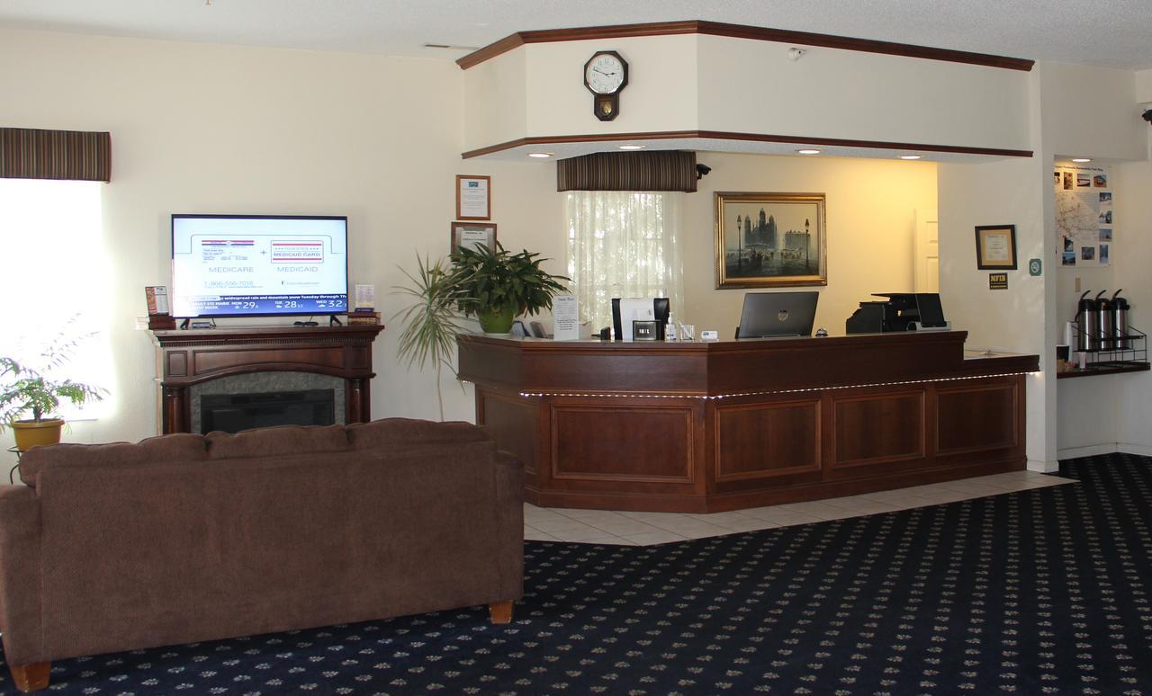 Voyager Inn Saint Ignace Exteriér fotografie