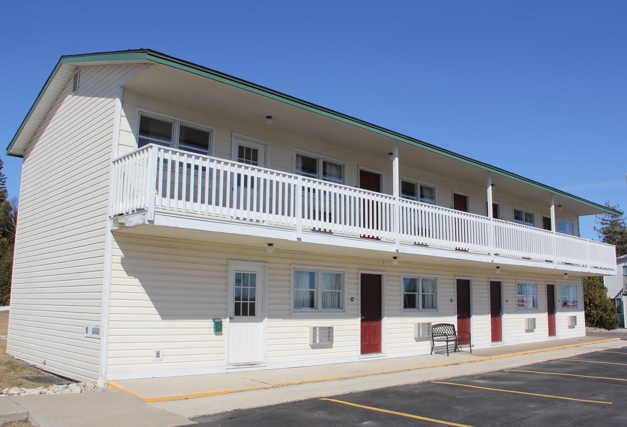 Voyager Inn Saint Ignace Exteriér fotografie