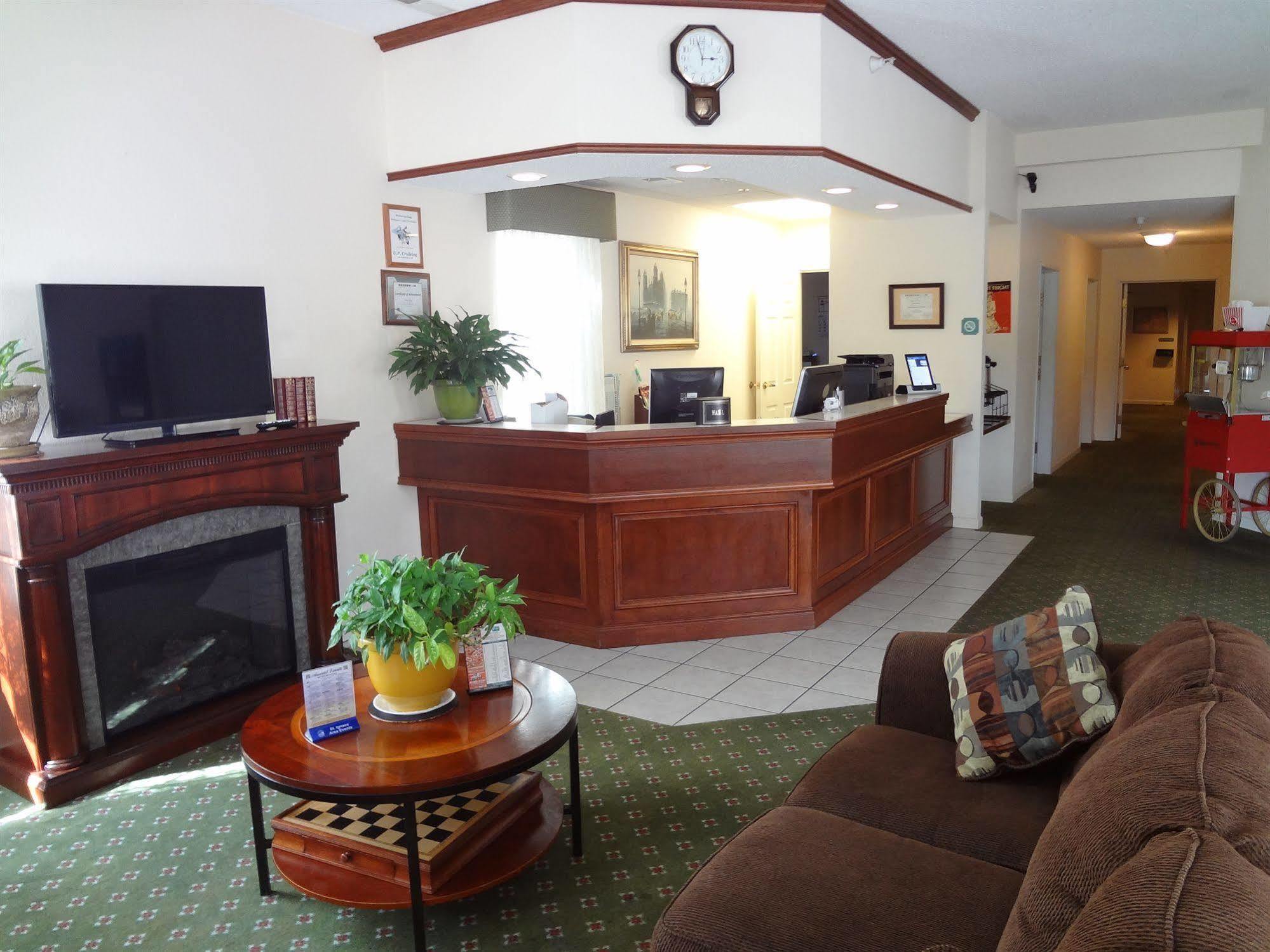 Voyager Inn Saint Ignace Exteriér fotografie