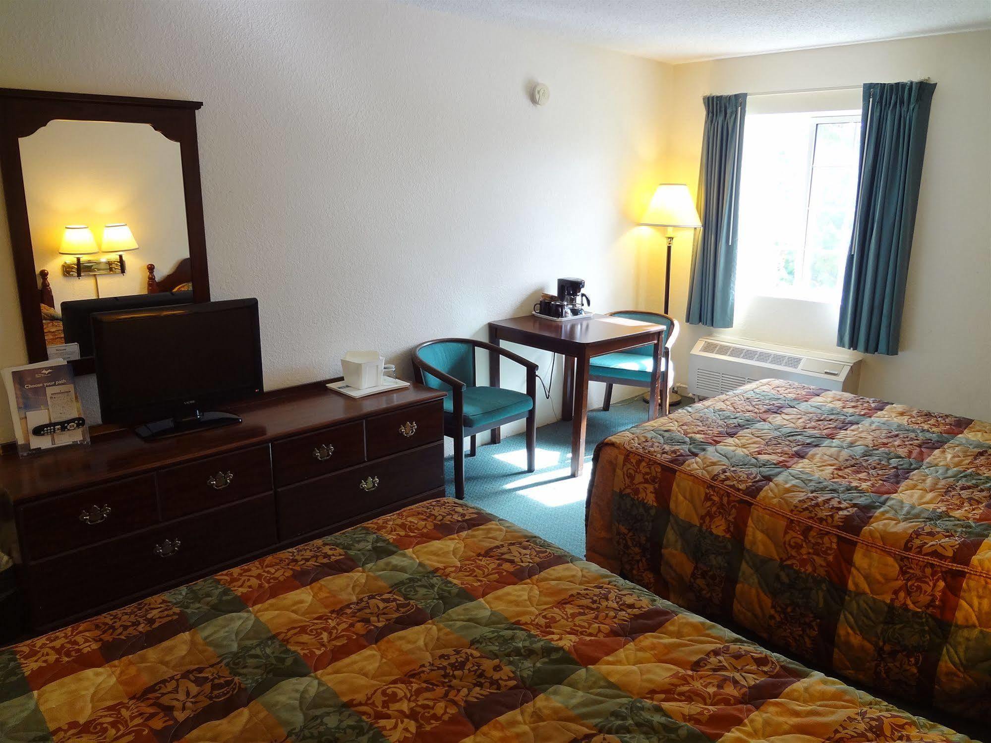 Voyager Inn Saint Ignace Exteriér fotografie