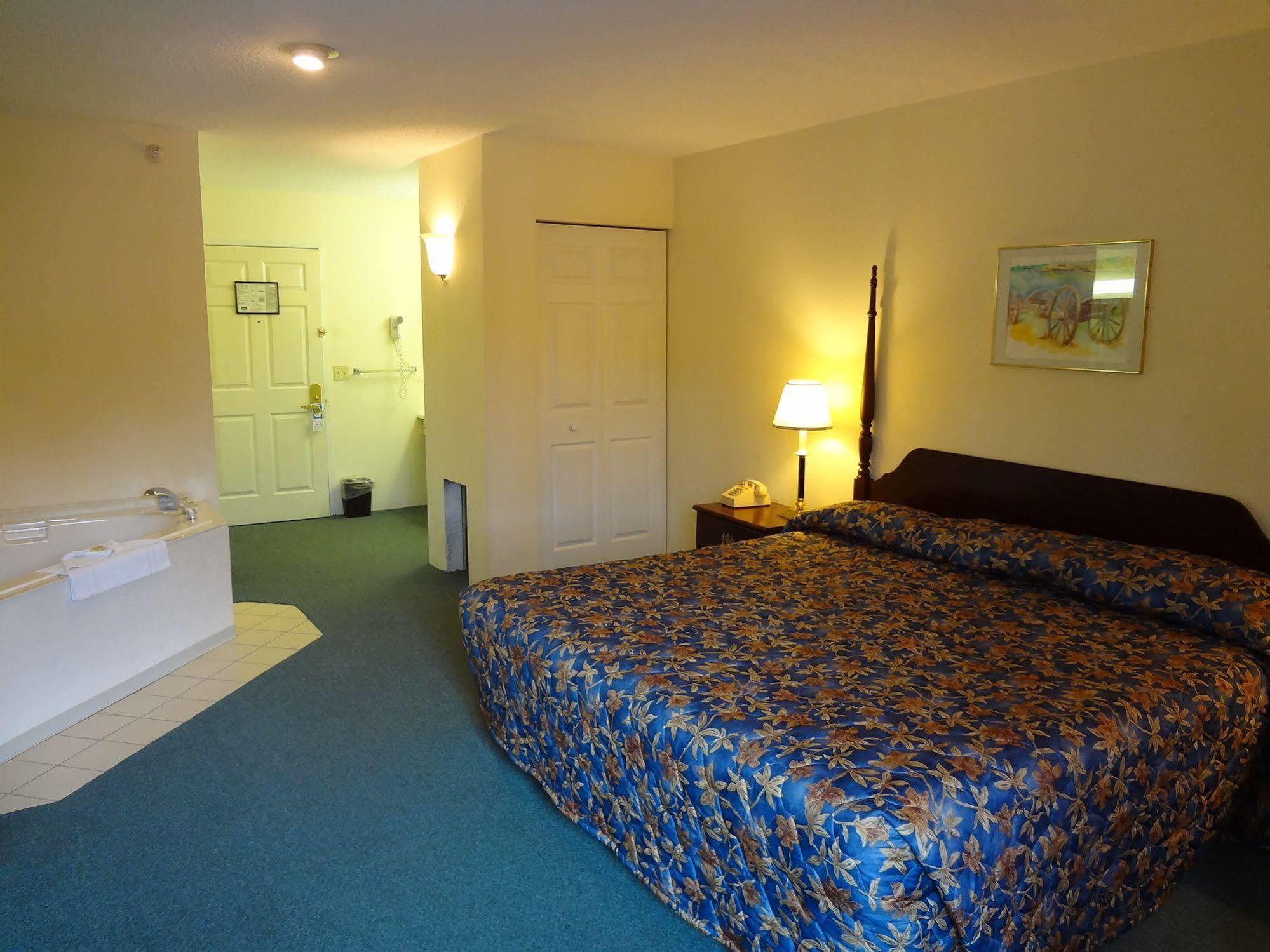 Voyager Inn Saint Ignace Exteriér fotografie