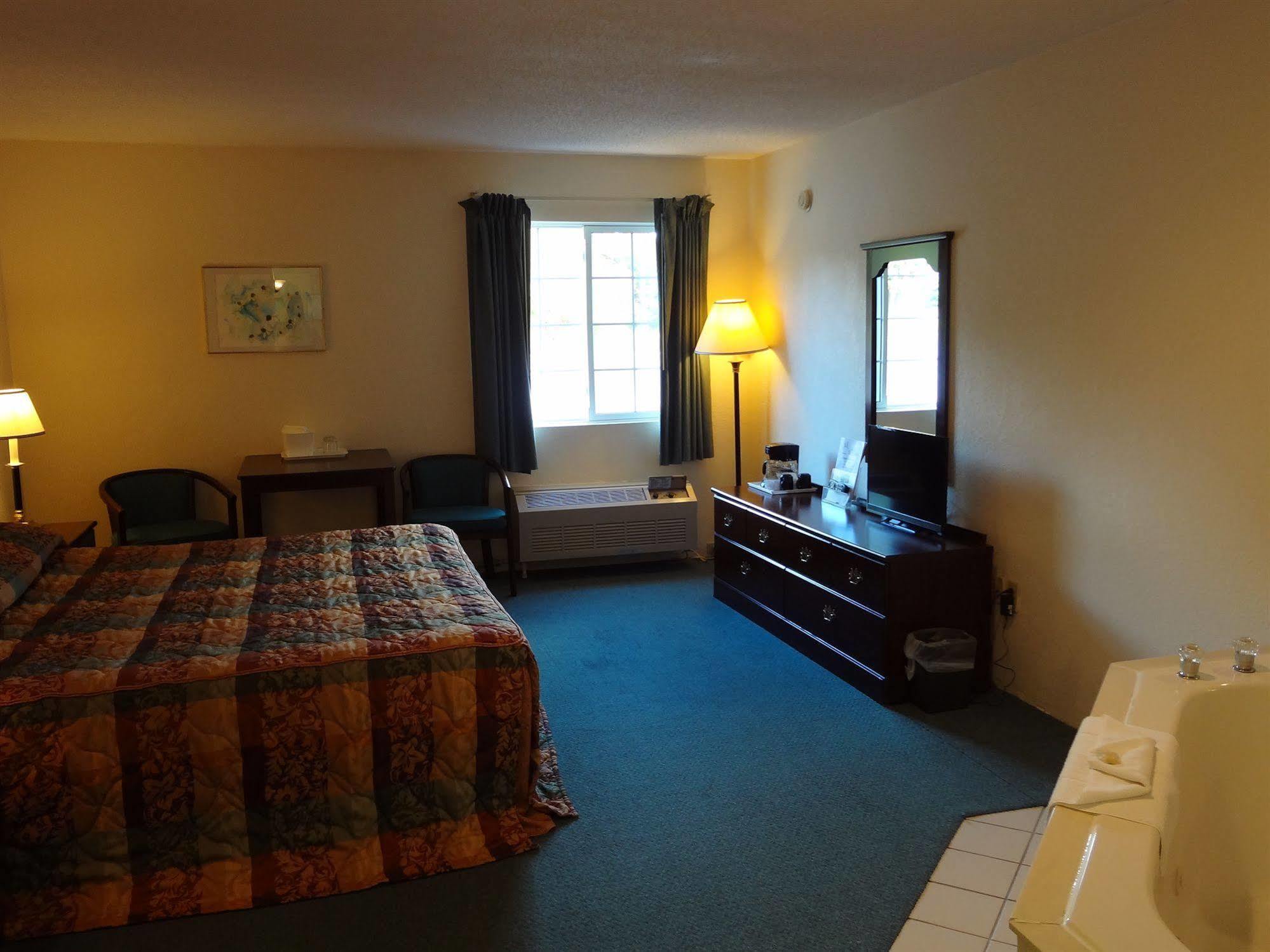 Voyager Inn Saint Ignace Exteriér fotografie