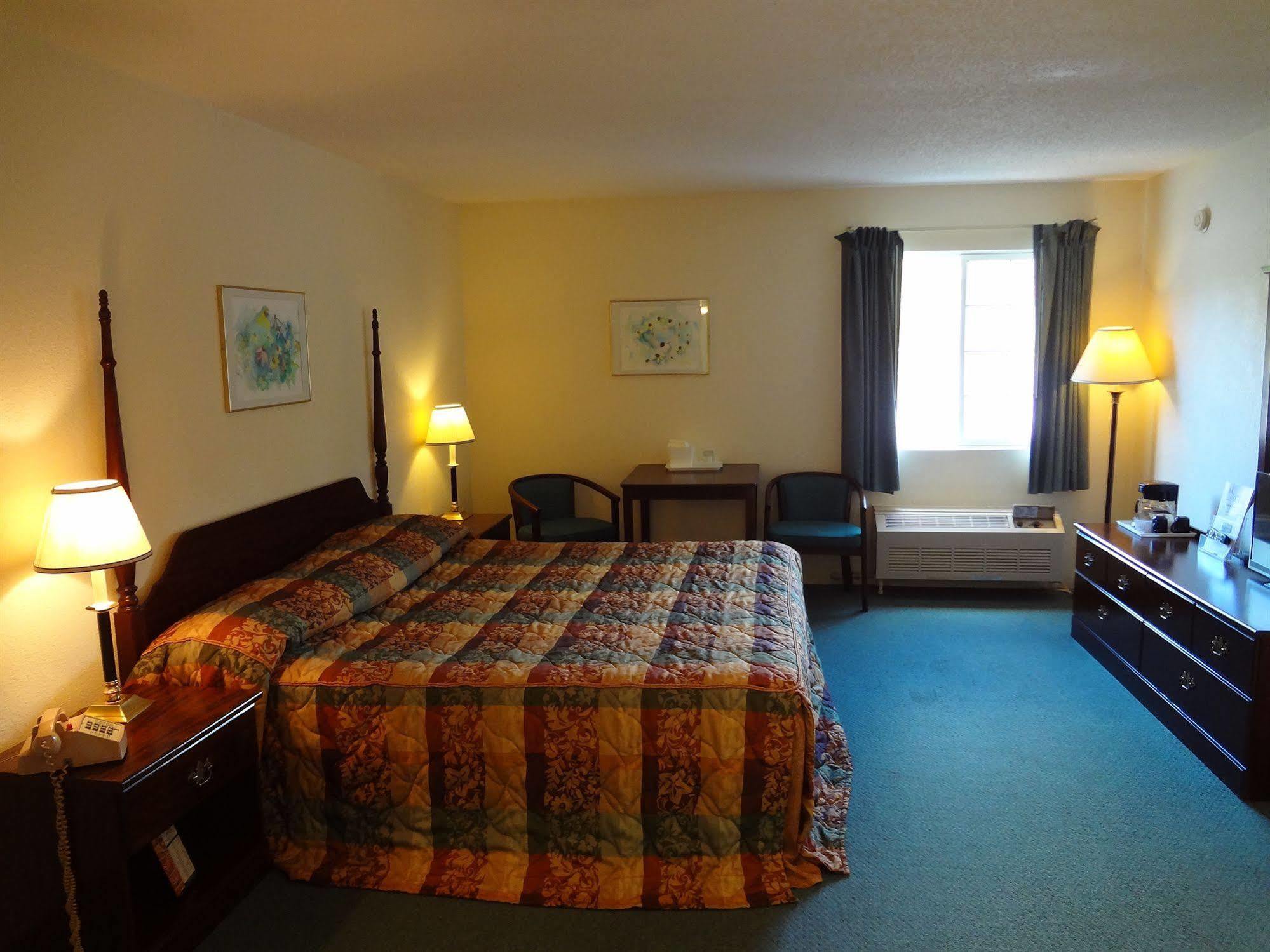 Voyager Inn Saint Ignace Exteriér fotografie