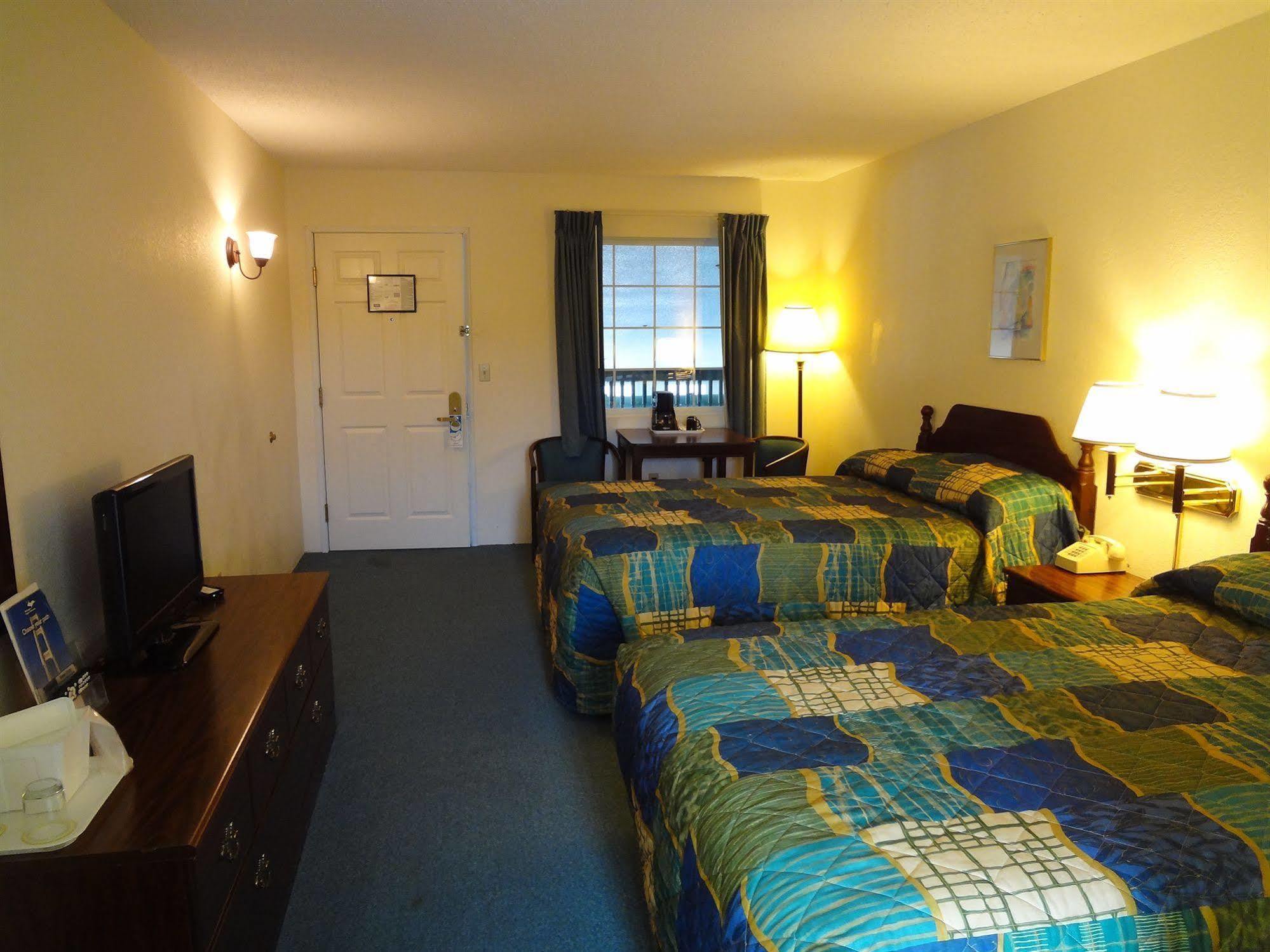 Voyager Inn Saint Ignace Exteriér fotografie